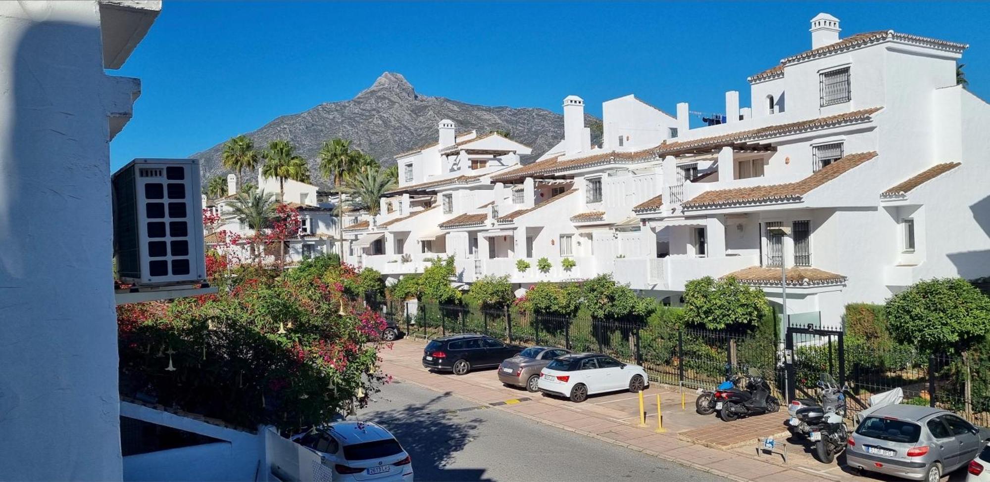 4 Bed House With Pool Walk To Puerto Banus Fast Internet Villa Marbella Exteriör bild